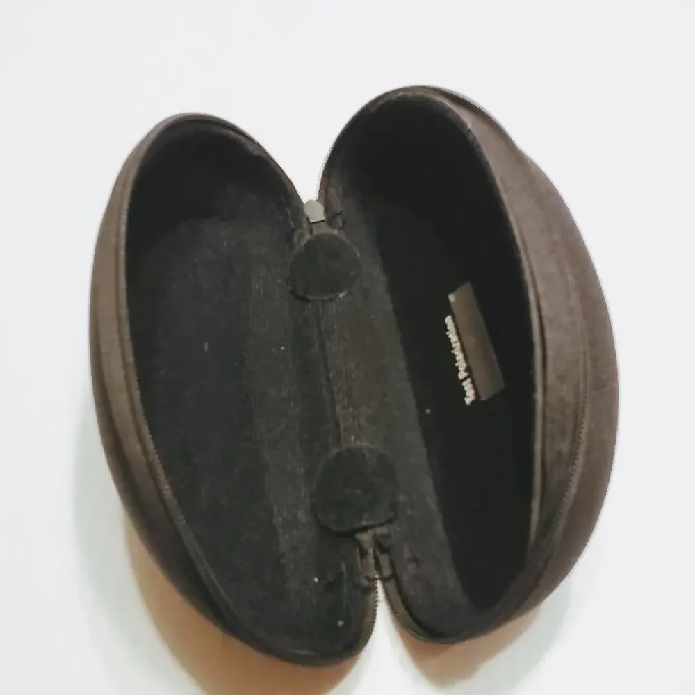 Polaroid semisoft clamshell sunglasses eyeglasses case.
